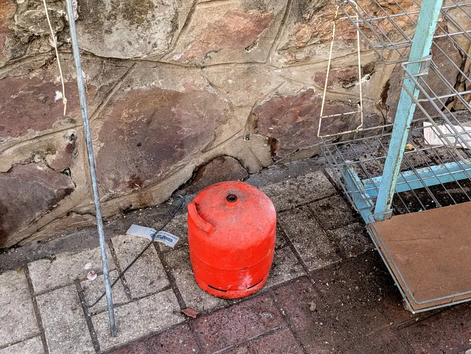 Basuras y enseres en Zurr&oacute;n  (16)