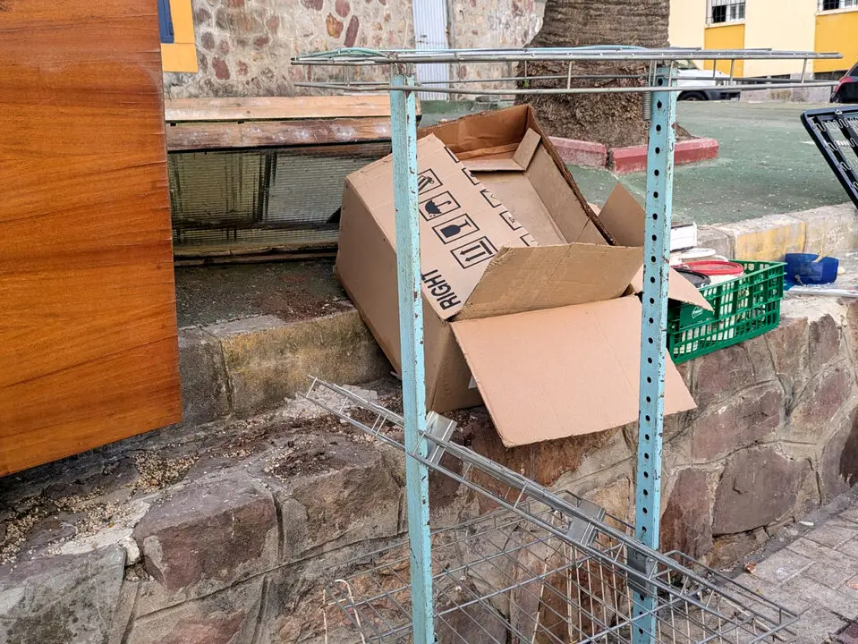 Basuras y enseres en Zurr&oacute;n  (13)