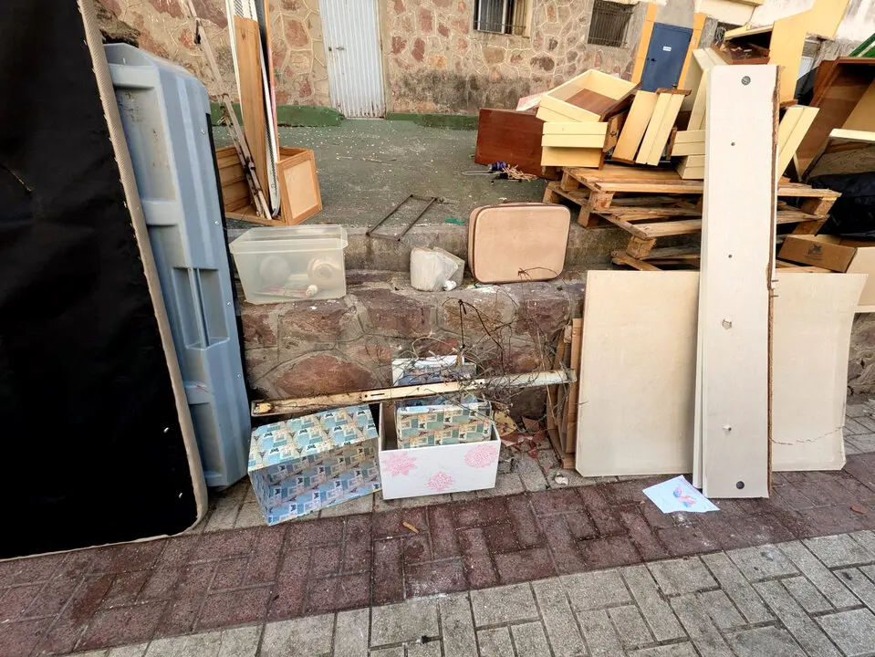 Basuras y enseres en Zurr&oacute;n  (9)