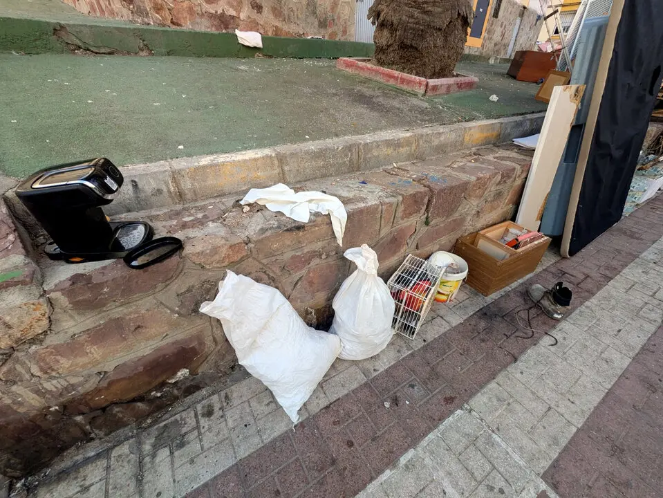 Basuras y enseres en Zurr&oacute;n  (5)