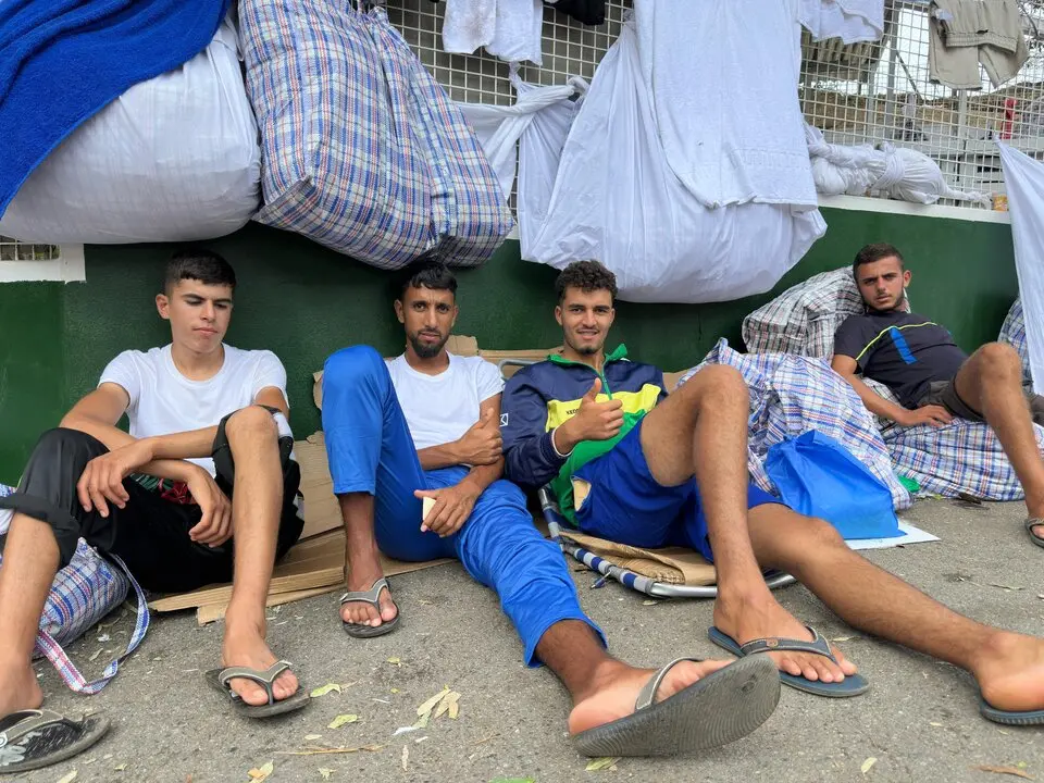 200 inmigrantes permanecen a las puertas del CETI sin poder acceder a la instalaci&oacute;n / Mohammed Ettouileb