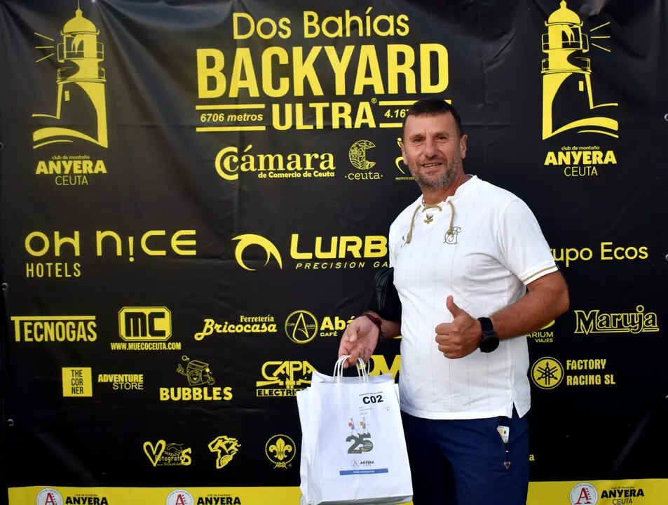 Recogida de dorsales de la 'Backyard Ultra Dos Bah&iacute;as' de Anyera Ceuta (11)