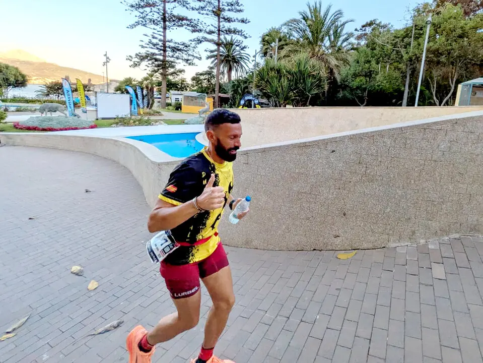 Juan Jes&uacute;s Cuenca, uno de los tres corredores en pie de la Backyard ultra. Foto: Rub&eacute;n B&aacute;ez