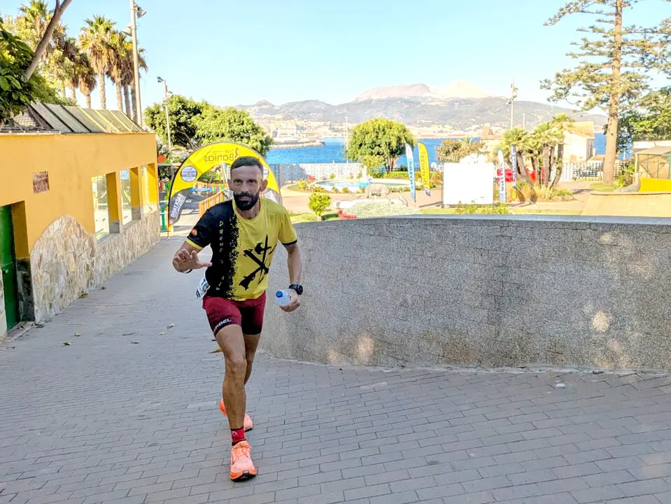 Juan Jes&uacute;s Cuenca en la Ultra dos Bah&iacute;as de Ceuta 