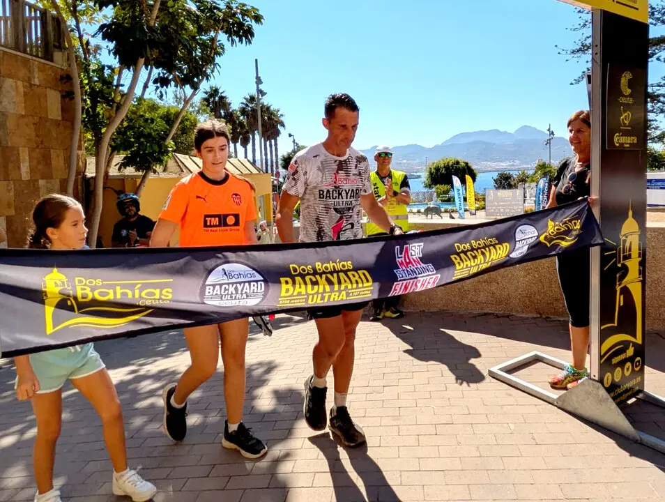 Fernando Alarc&oacute;n se lleva la Backyard ultra de Ceuta tras 32 vueltas al Hacho