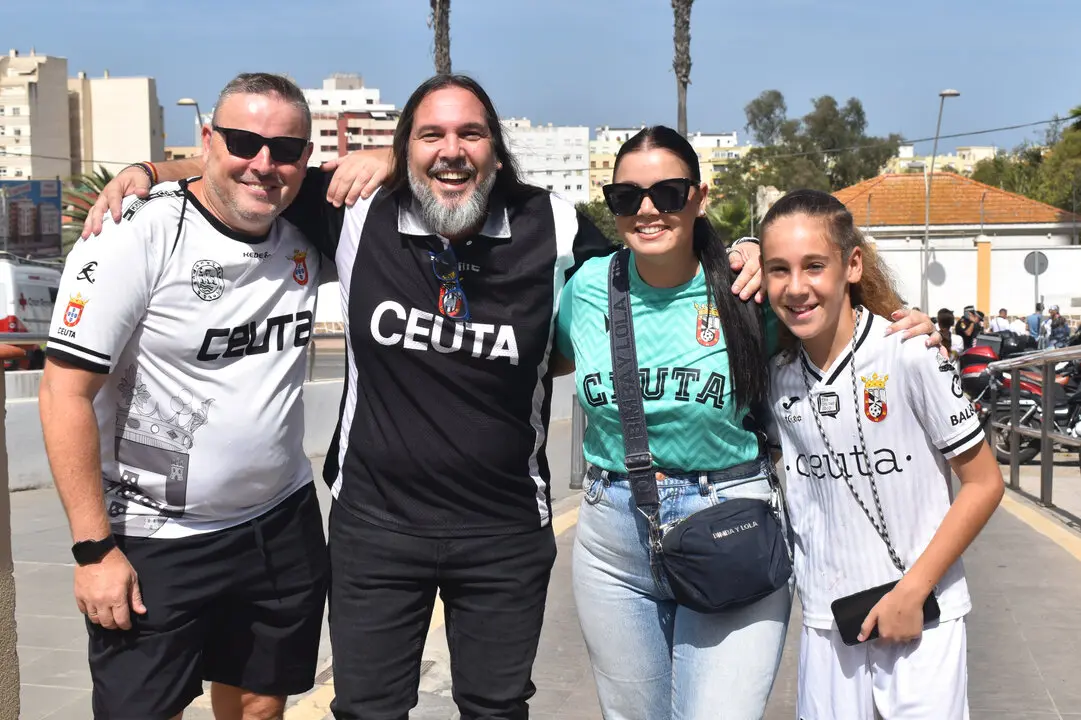 Ambiente de gala en el encuentro entre el Ceuta y el Real Zaragoza (2)