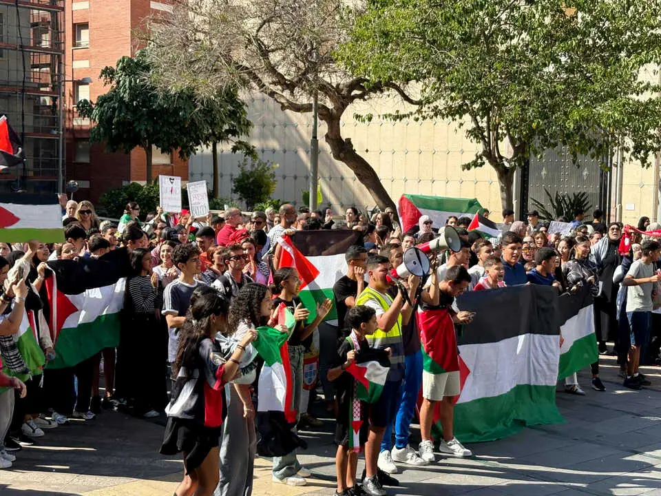 _concentraci&oacute;n de los estudiantes en apoyo a Palestina y al pueblo de Gaza (6)