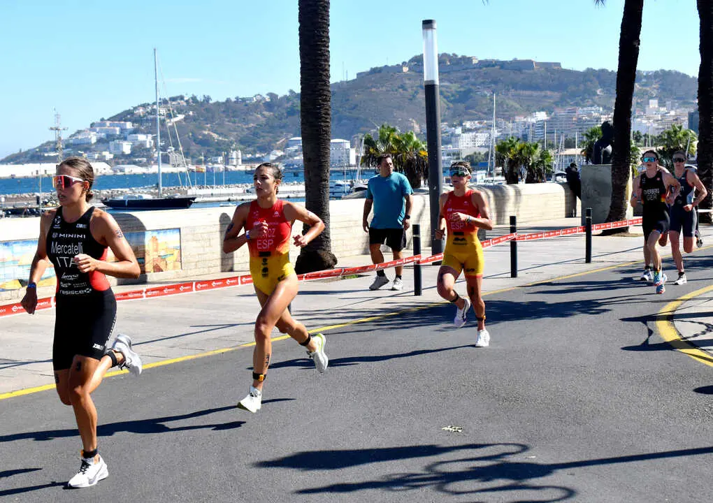 Triatl&oacute;n Ciudad de Ceuta celebrado en la previa de la Copa de Europa (10)