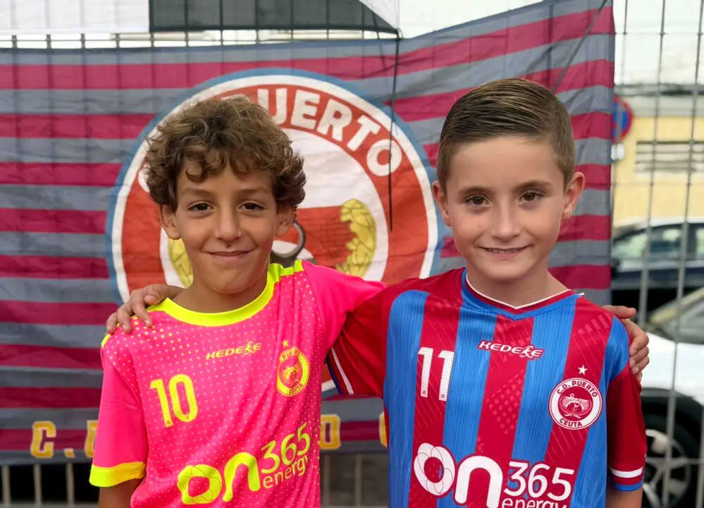 El Club Deportivo Puerto presenta sus nuevas camisetas (11)