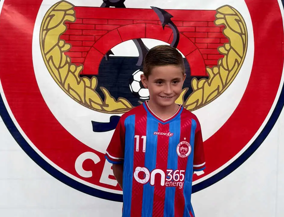 El Club Deportivo Puerto presenta sus nuevas camisetas (10)