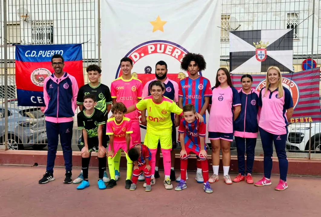 El Club Deportivo Puerto presenta sus nuevas camisetas (9)