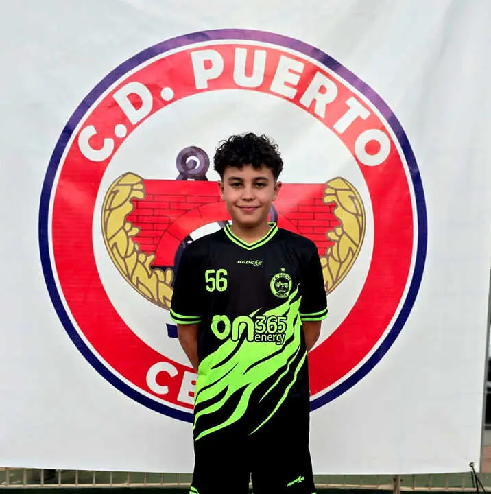El Club Deportivo Puerto presenta sus nuevas camisetas (8)
