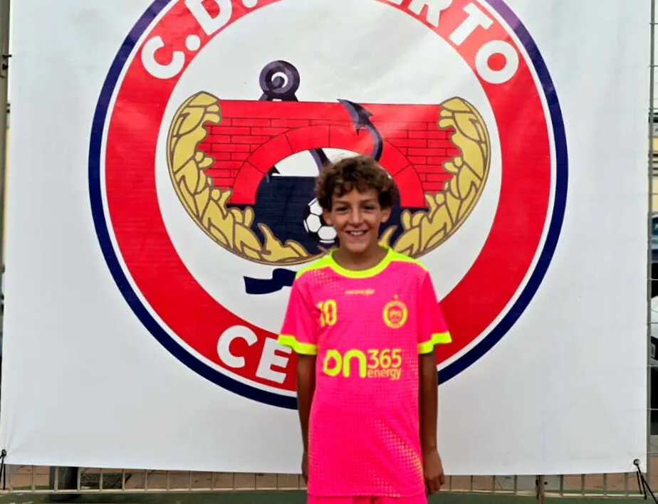 El Club Deportivo Puerto presenta sus nuevas camisetas (7)