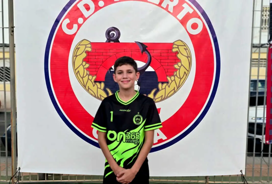 El Club Deportivo Puerto presenta sus nuevas camisetas (6)