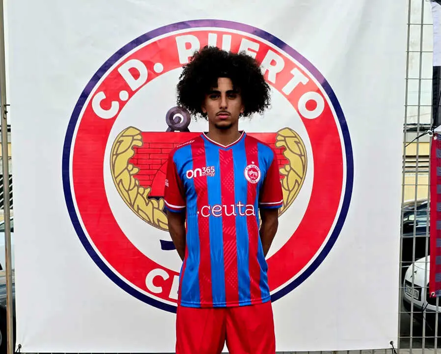 El Club Deportivo Puerto presenta sus nuevas camisetas (5)
