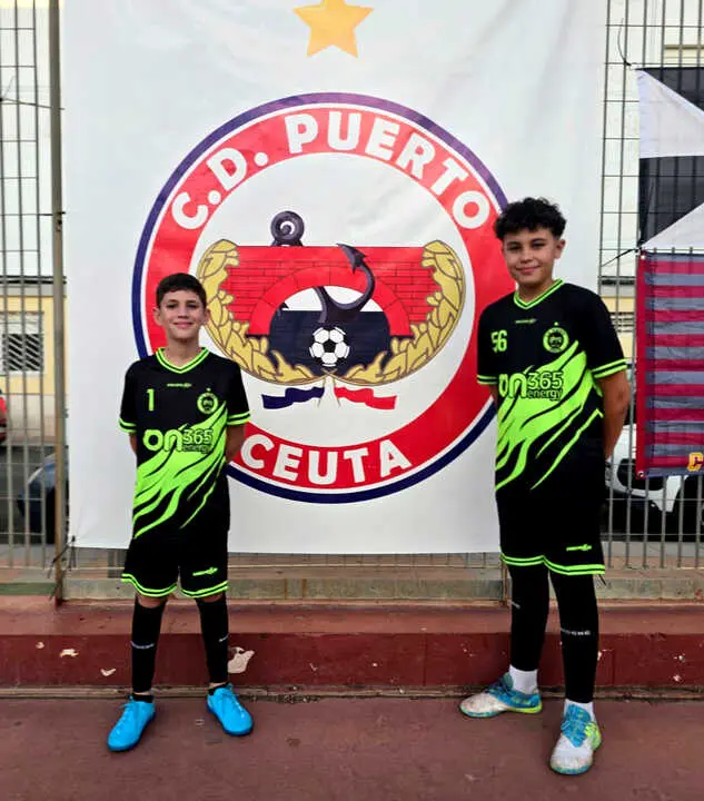 El Club Deportivo Puerto presenta sus nuevas camisetas (4)