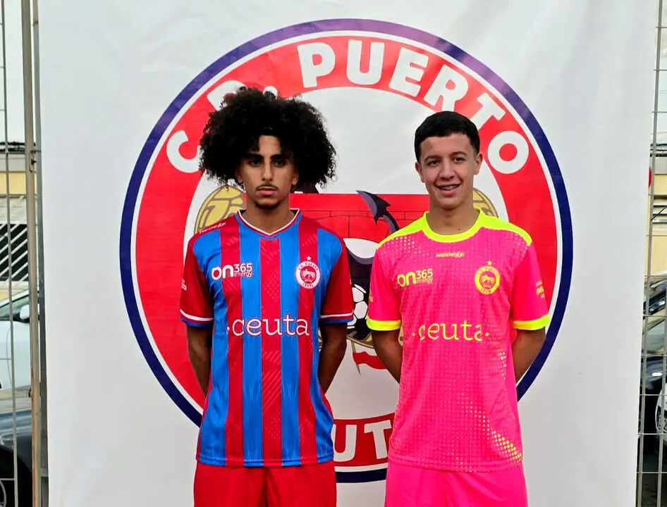 El Club Deportivo Puerto presenta sus nuevas camisetas (13)