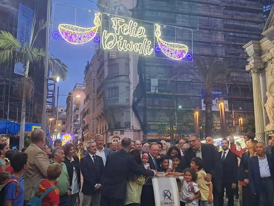 Acto del encendido del Diwali 2025 / C&eacute;sar Mart&iacute;n