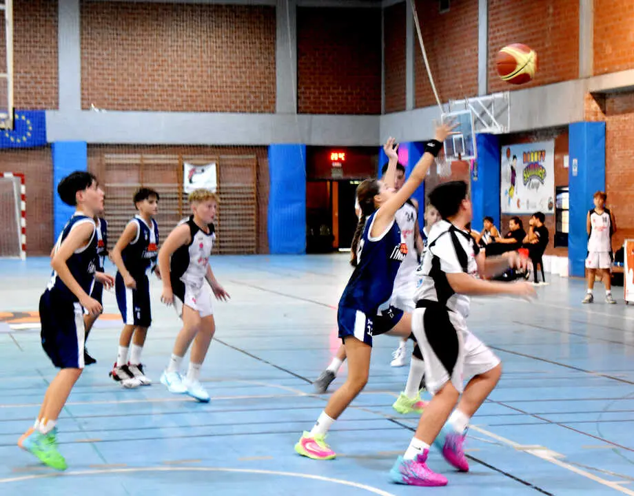 Debut en competici&oacute;n andaluza del CB La Inmaculada (21)