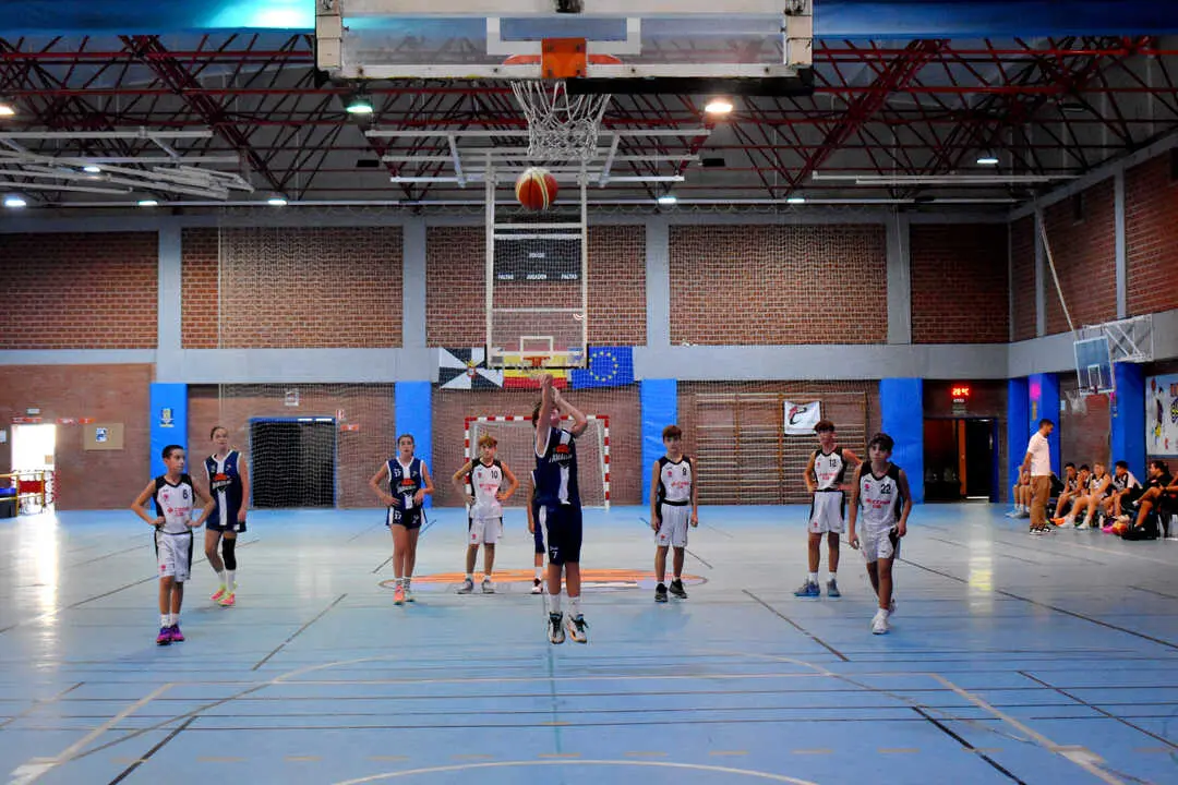 Debut en competici&oacute;n andaluza del CB La Inmaculada (9)
