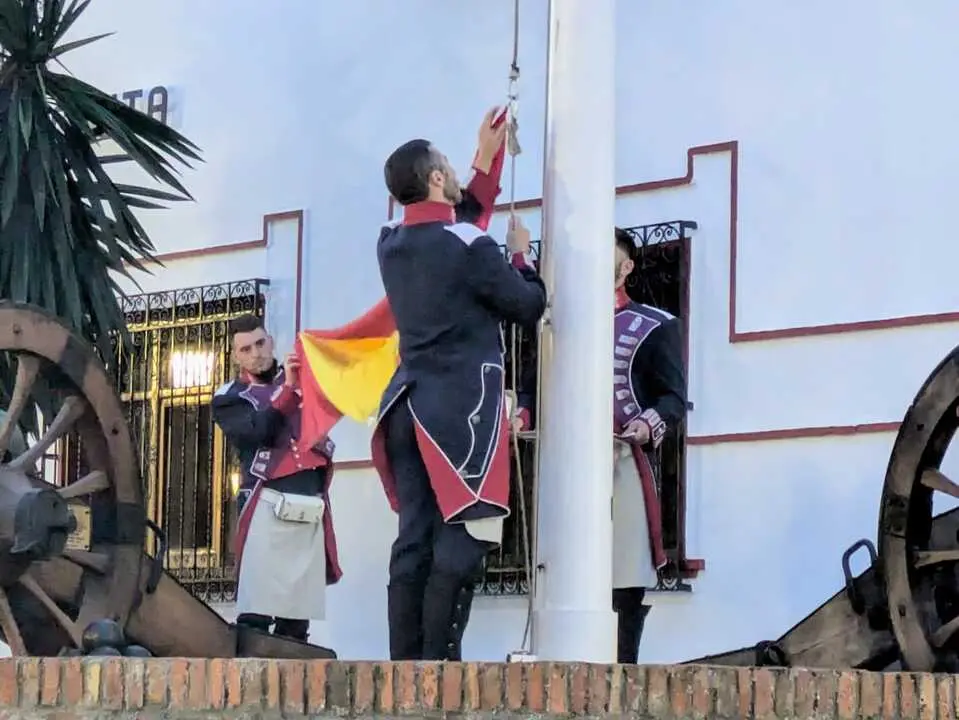 Arriado de Bandera protagonizado por el RING-7 / Rafa B&aacute;ez