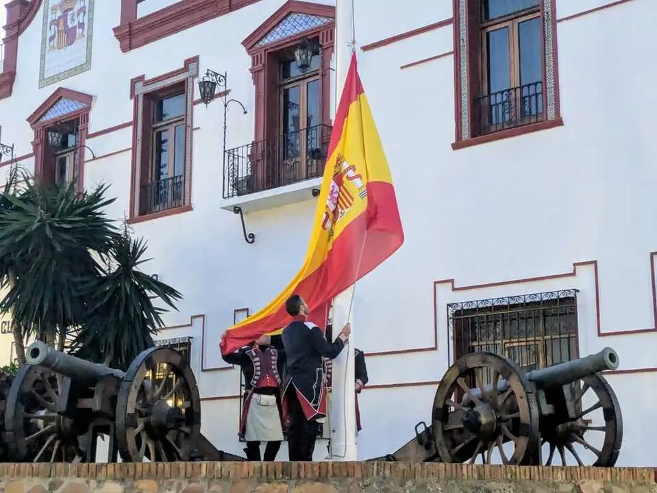 Arriado de Bandera protagonizado por el RING-7 / Rafa B&aacute;ez