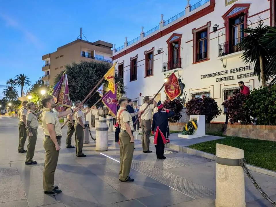 Arriado de Bandera protagonizado por el RING-7 / Rafa B&aacute;ez