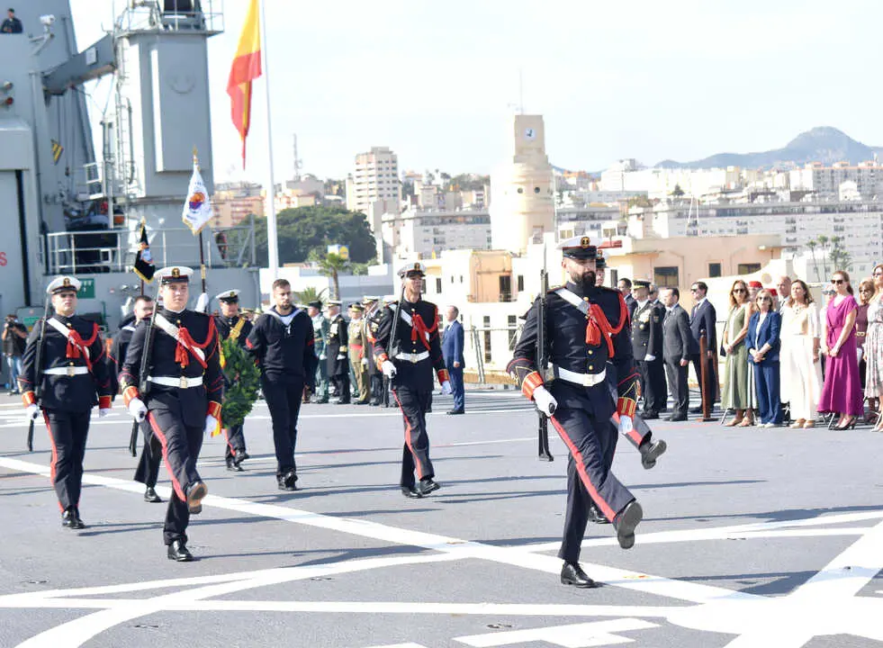 Jura de Bandera Civil celebrada en el Buque 'Castilla' de la Armada  (38)