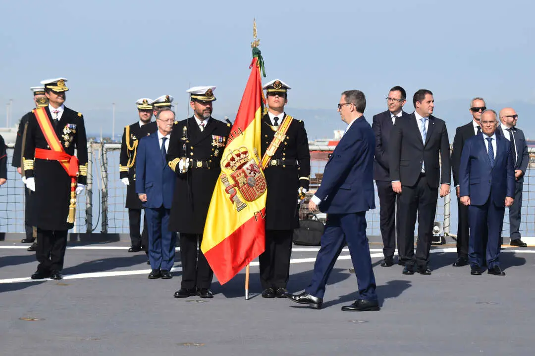 Jura de Bandera Civil celebrada en el Buque 'Castilla' de la Armada  (26)