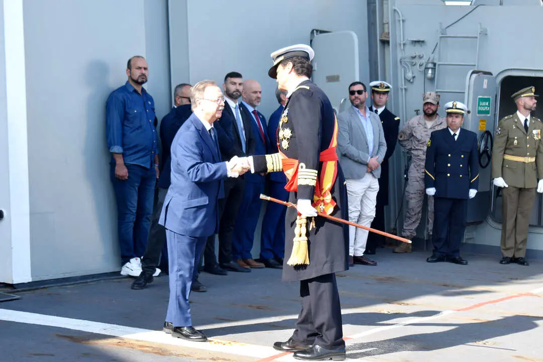 Jura de Bandera Civil celebrada en el Buque 'Castilla' de la Armada  (17)