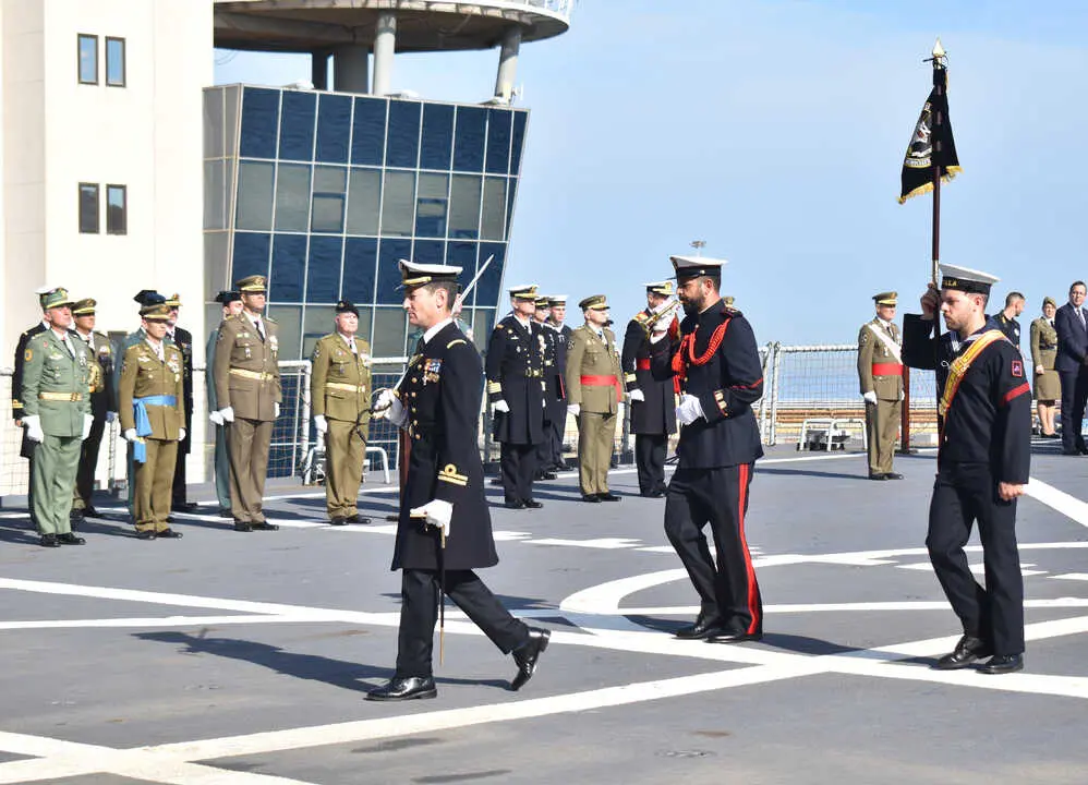 Jura de Bandera Civil celebrada en el Buque 'Castilla' de la Armada  (15)