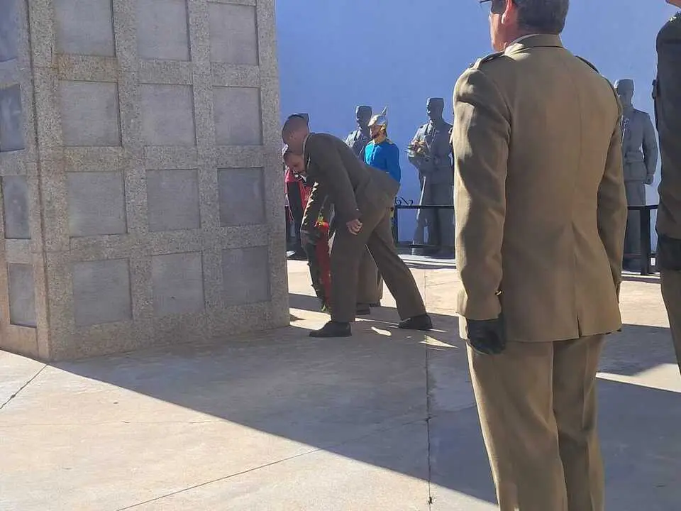 Homenaje a los ca&iacute;dos por Espa&ntilde;a / C&eacute;sar Mart&iacute;n