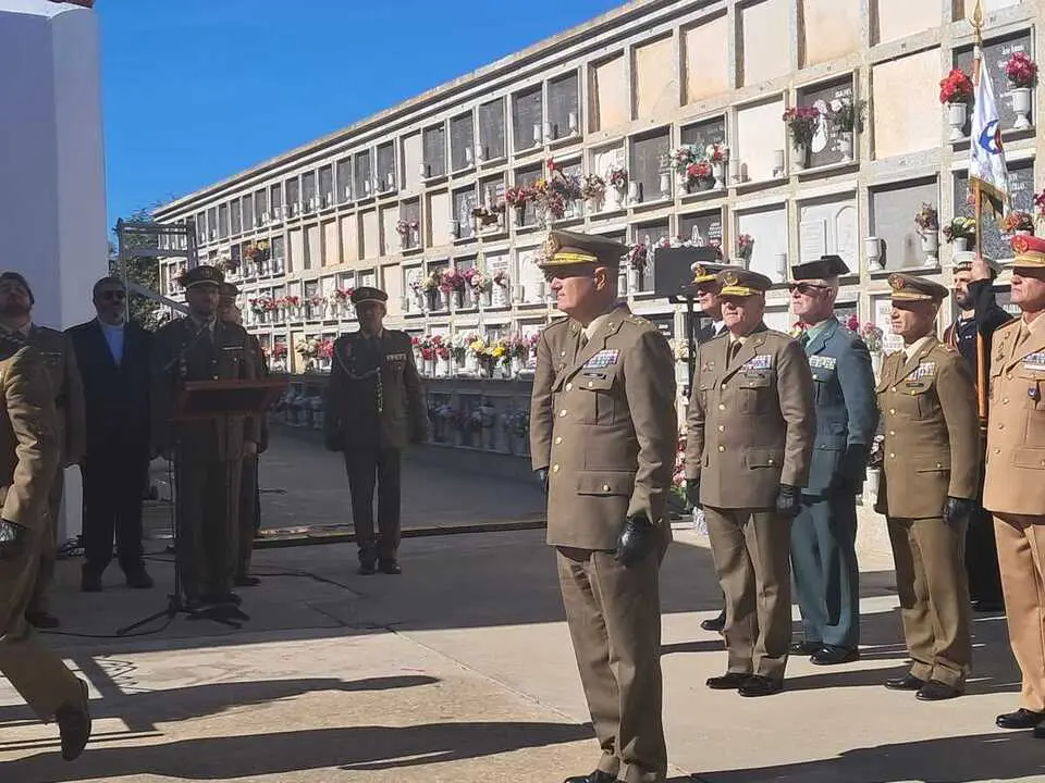 Homenaje a los ca&iacute;dos por Espa&ntilde;a / C&eacute;sar Mart&iacute;n