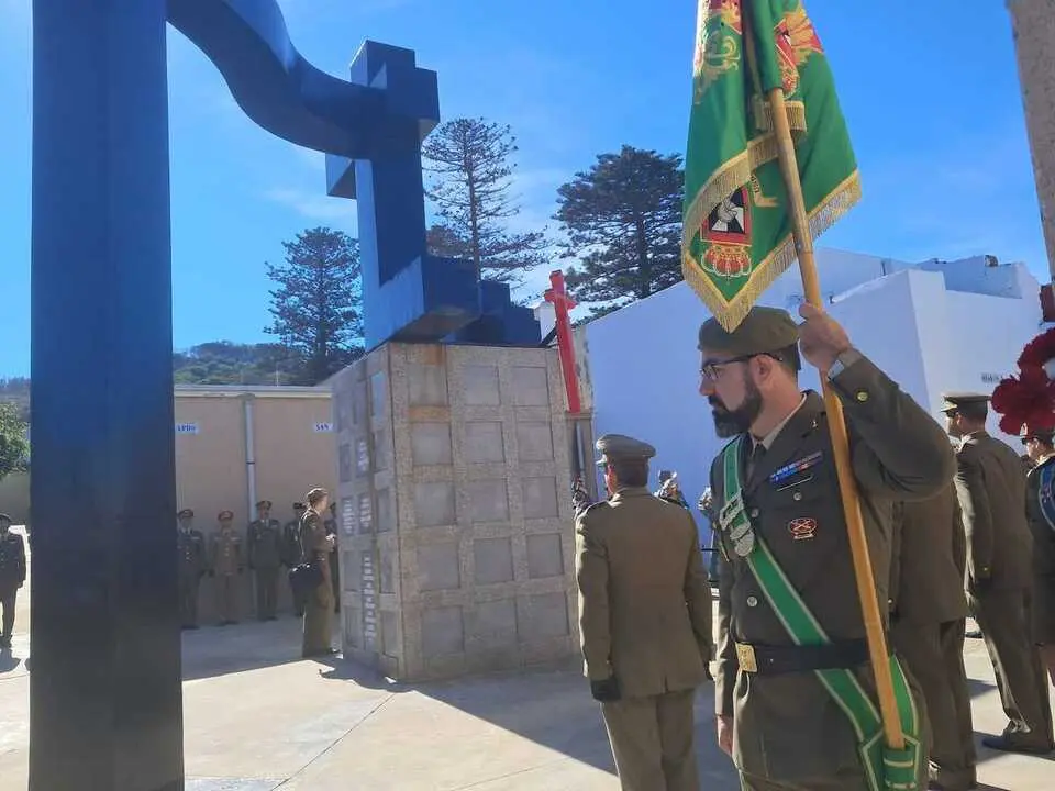 Homenaje a los ca&iacute;dos por Espa&ntilde;a / C&eacute;sar Mart&iacute;n