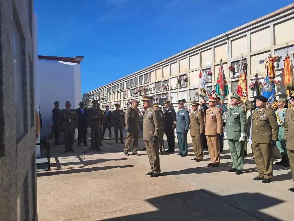 Homenaje a los ca&iacute;dos por Espa&ntilde;a / C&eacute;sar Mart&iacute;n