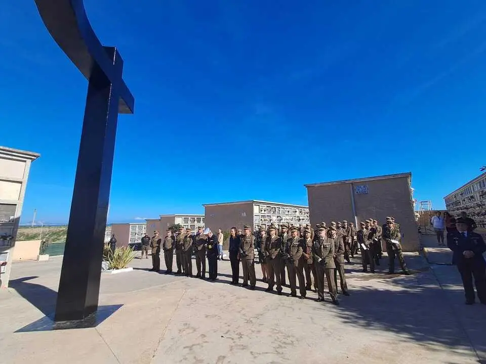 Homenaje a los ca&iacute;dos por Espa&ntilde;a / C&eacute;sar Mart&iacute;n