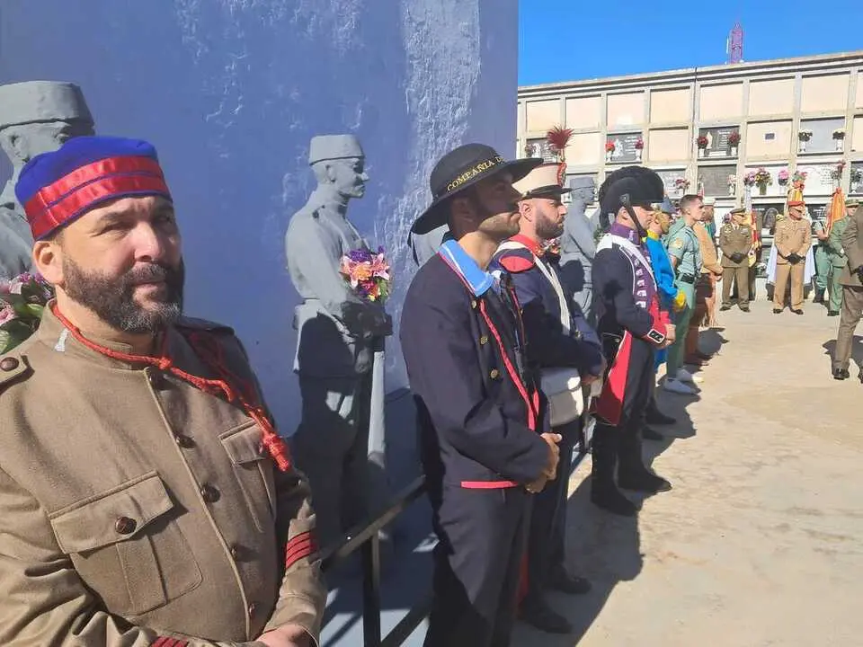 Homenaje a los ca&iacute;dos por Espa&ntilde;a / C&eacute;sar Mart&iacute;n