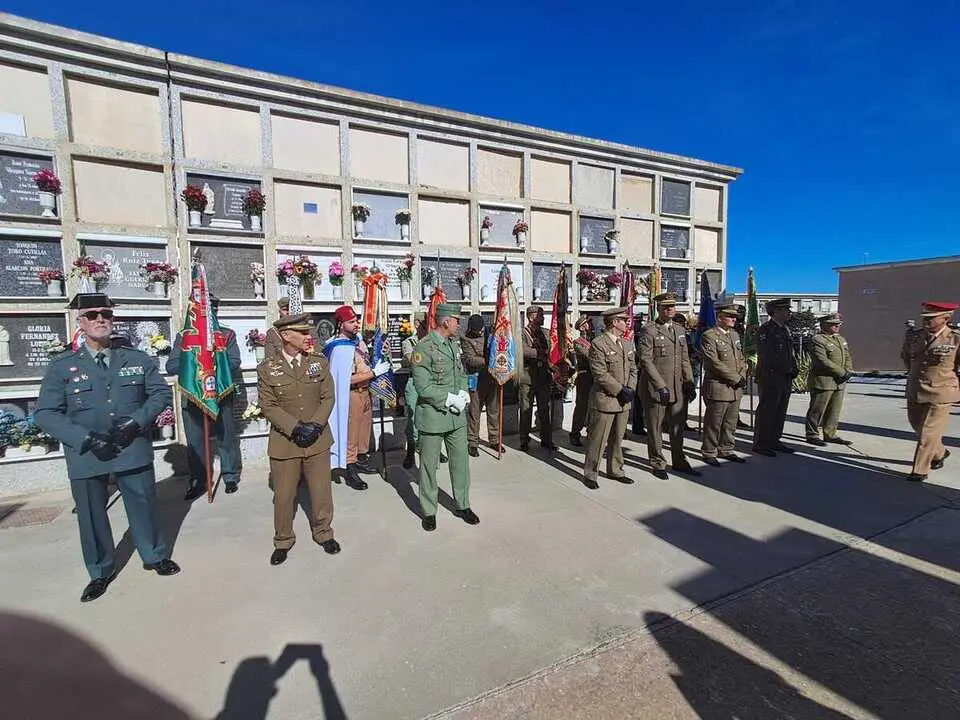 Homenaje a los ca&iacute;dos por Espa&ntilde;a / C&eacute;sar Mart&iacute;n