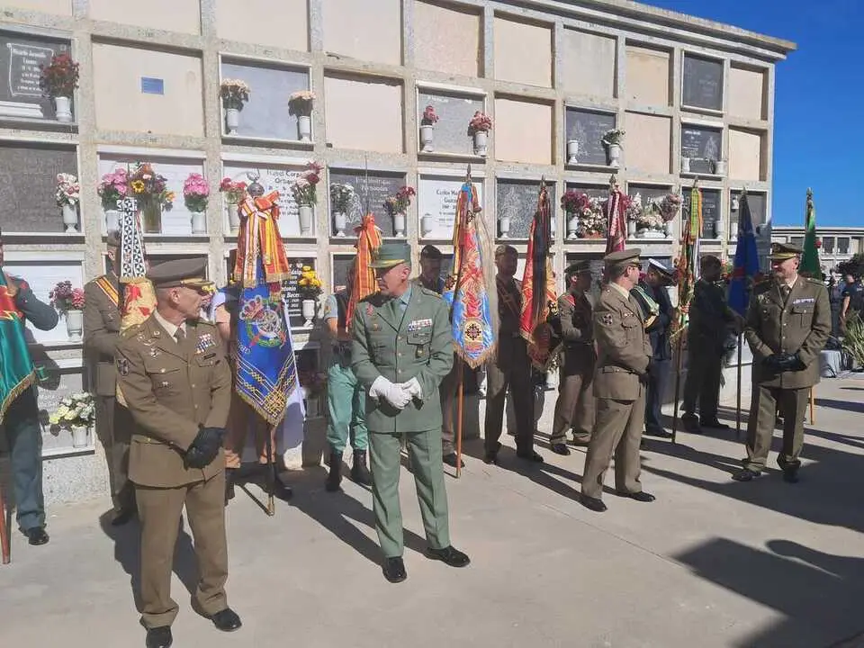 Homenaje a los ca&iacute;dos por Espa&ntilde;a / C&eacute;sar Mart&iacute;n