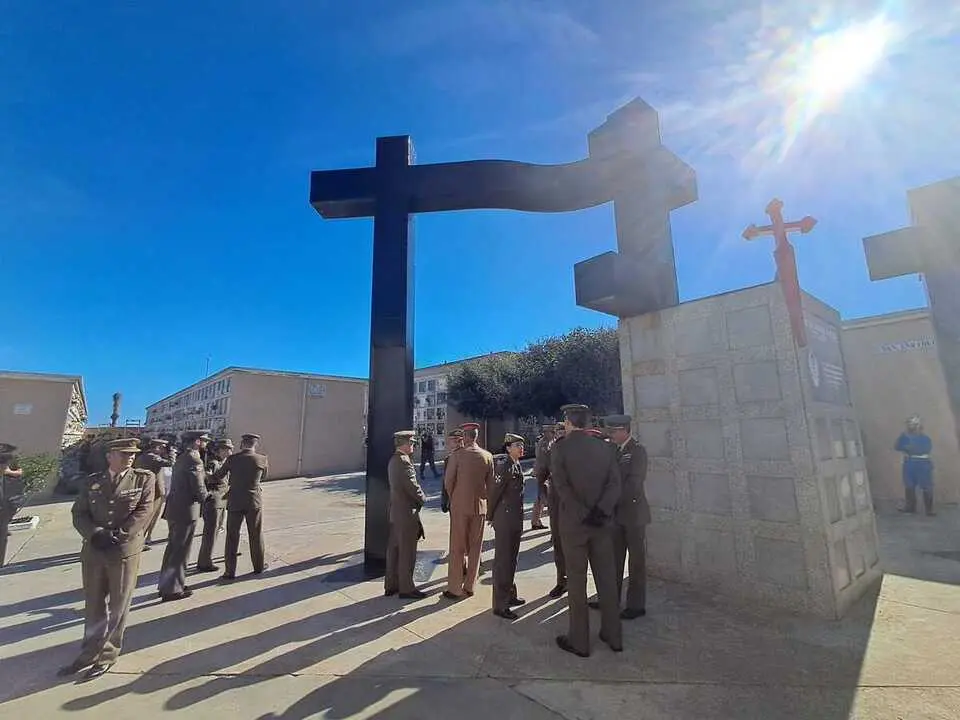 Homenaje a los ca&iacute;dos por Espa&ntilde;a / C&eacute;sar Mart&iacute;n