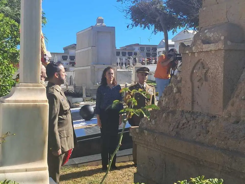 Homenaje a los ca&iacute;dos por Espa&ntilde;a / C&eacute;sar Mart&iacute;n