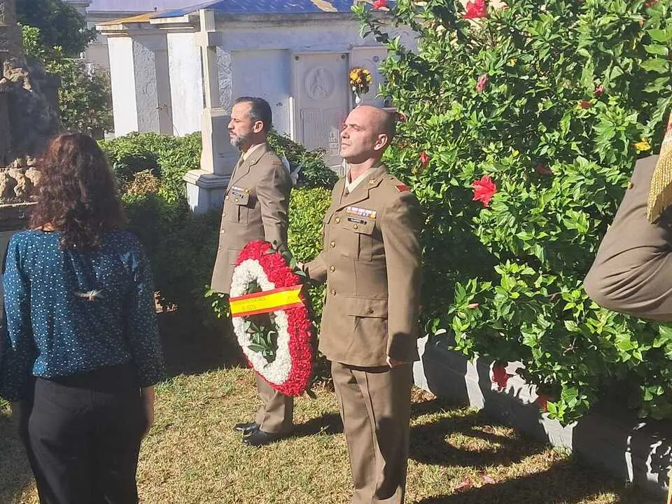 Homenaje a los ca&iacute;dos por Espa&ntilde;a / C&eacute;sar Mart&iacute;n