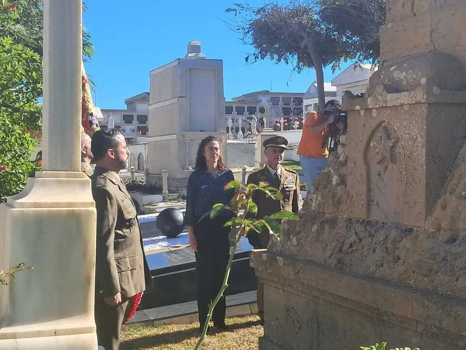 Homenaje a los ca&iacute;dos por Espa&ntilde;a / C&eacute;sar Mart&iacute;n