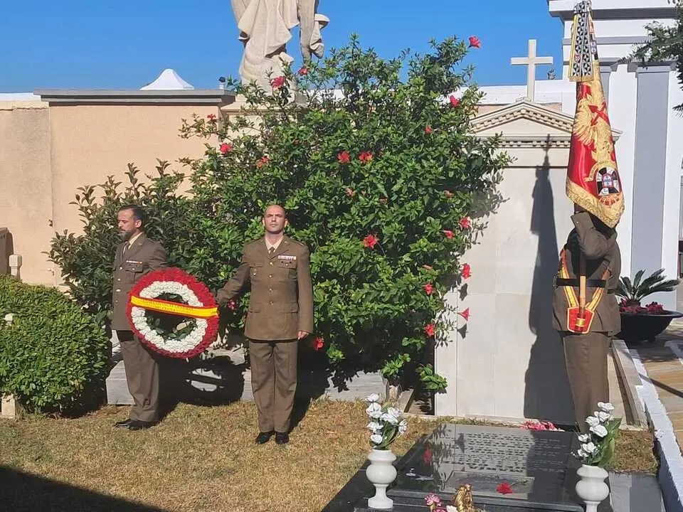 Homenaje a los ca&iacute;dos por Espa&ntilde;a / C&eacute;sar Mart&iacute;n