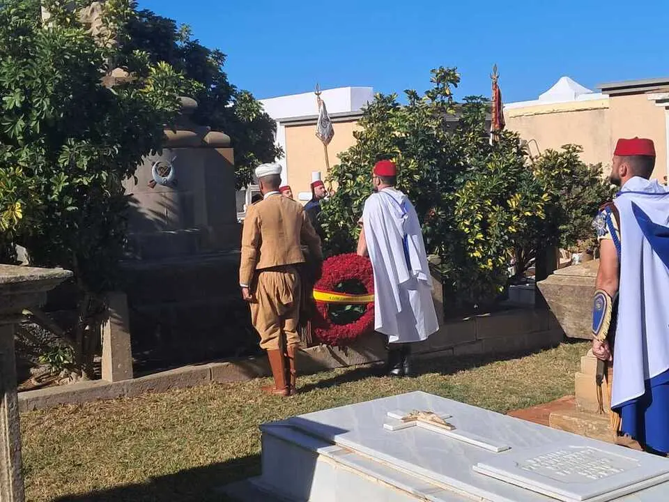 Homenaje a los ca&iacute;dos por Espa&ntilde;a / C&eacute;sar Mart&iacute;n