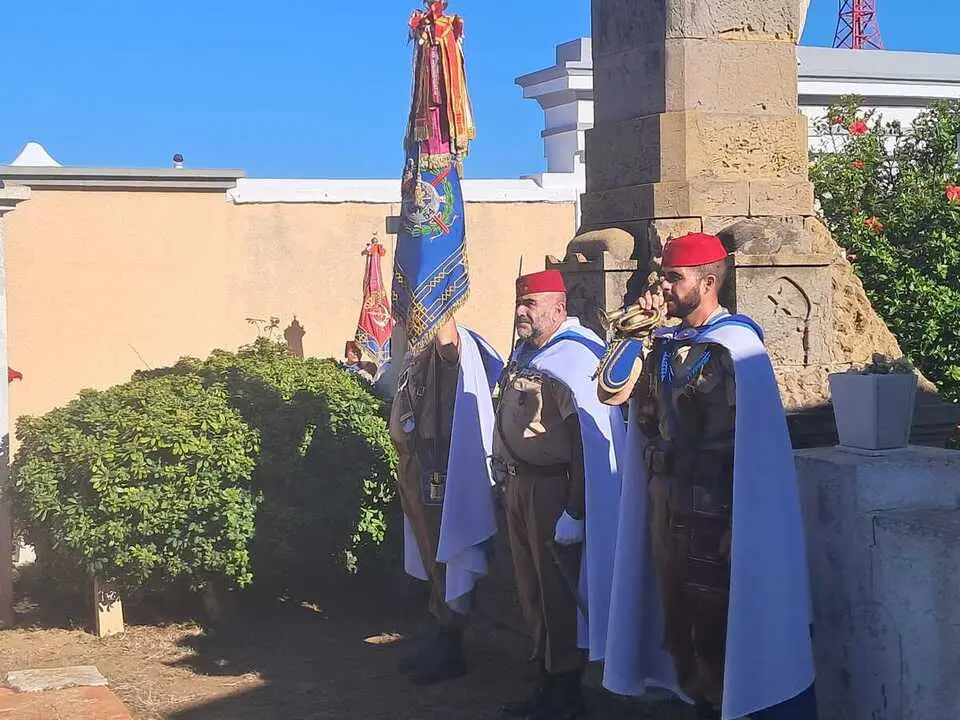 Homenaje a los ca&iacute;dos por Espa&ntilde;a / C&eacute;sar Mart&iacute;n