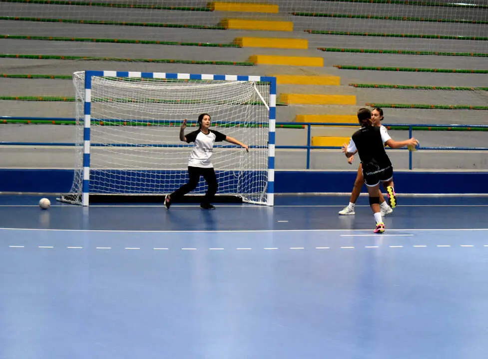 Primer entrenamiento de balonmano en la nueva pista de La Libertad (11)