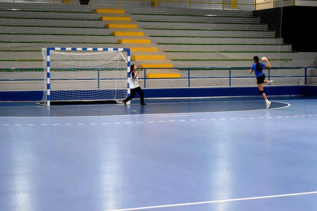 Primer entrenamiento de balonmano en la nueva pista de La Libertad (9)