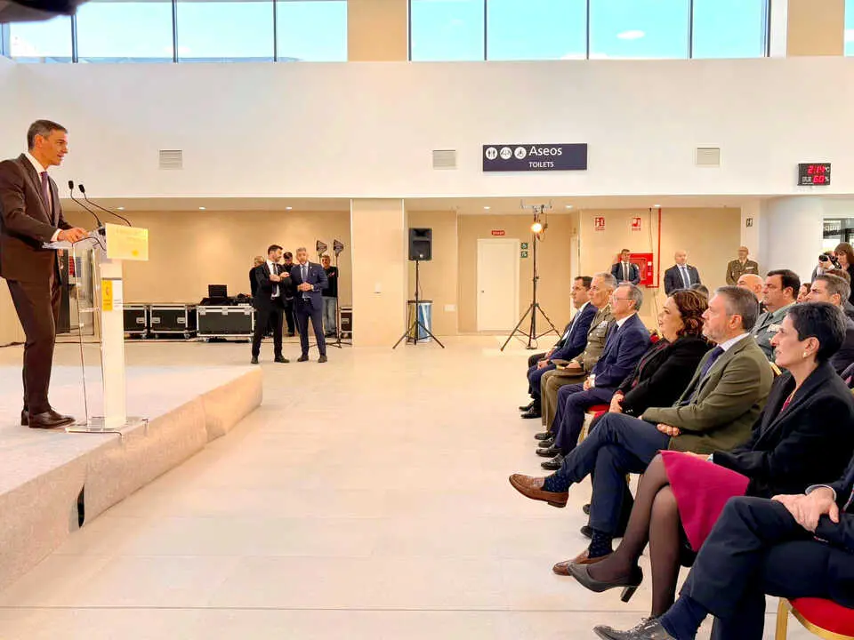 Im&aacute;genes de la visita del presidente del Gobierno, Pedro S&aacute;nchez, a la nueva Estaci&oacute;n Mar&iacute;tima de Ceuta (15)