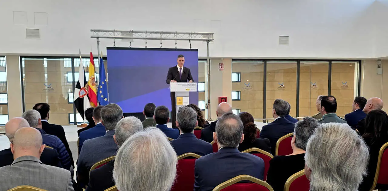 El presidente del Gobierno, Pedro S&aacute;nchez, interviene en el acto oficial en la nueva Estaci&oacute;n Mar&iacute;tima de Ceuta (4)